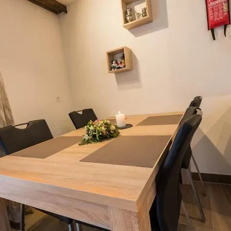 Apartamento Haus Adora *